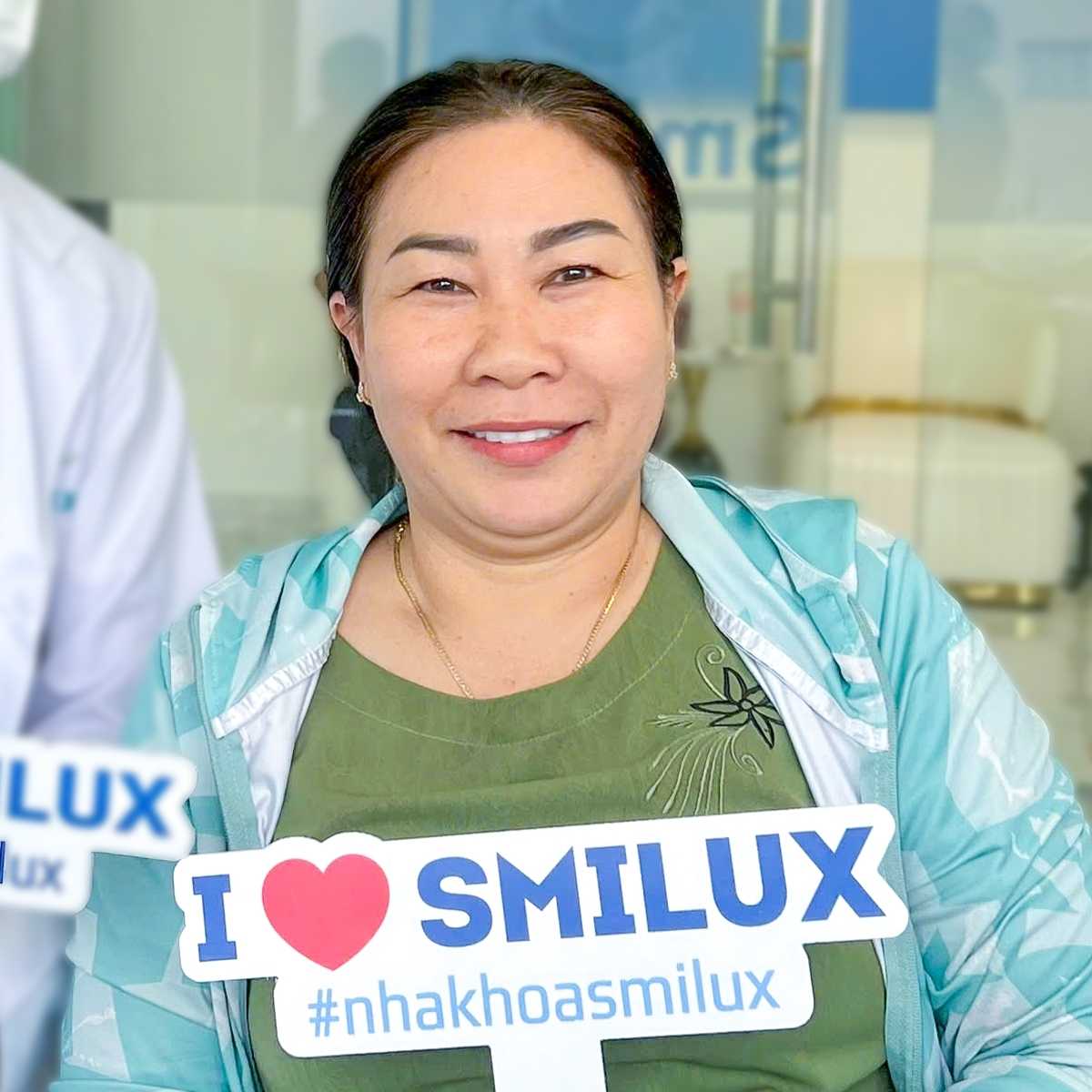Khách hàng thật tế từ Smilux nha khoa (2)