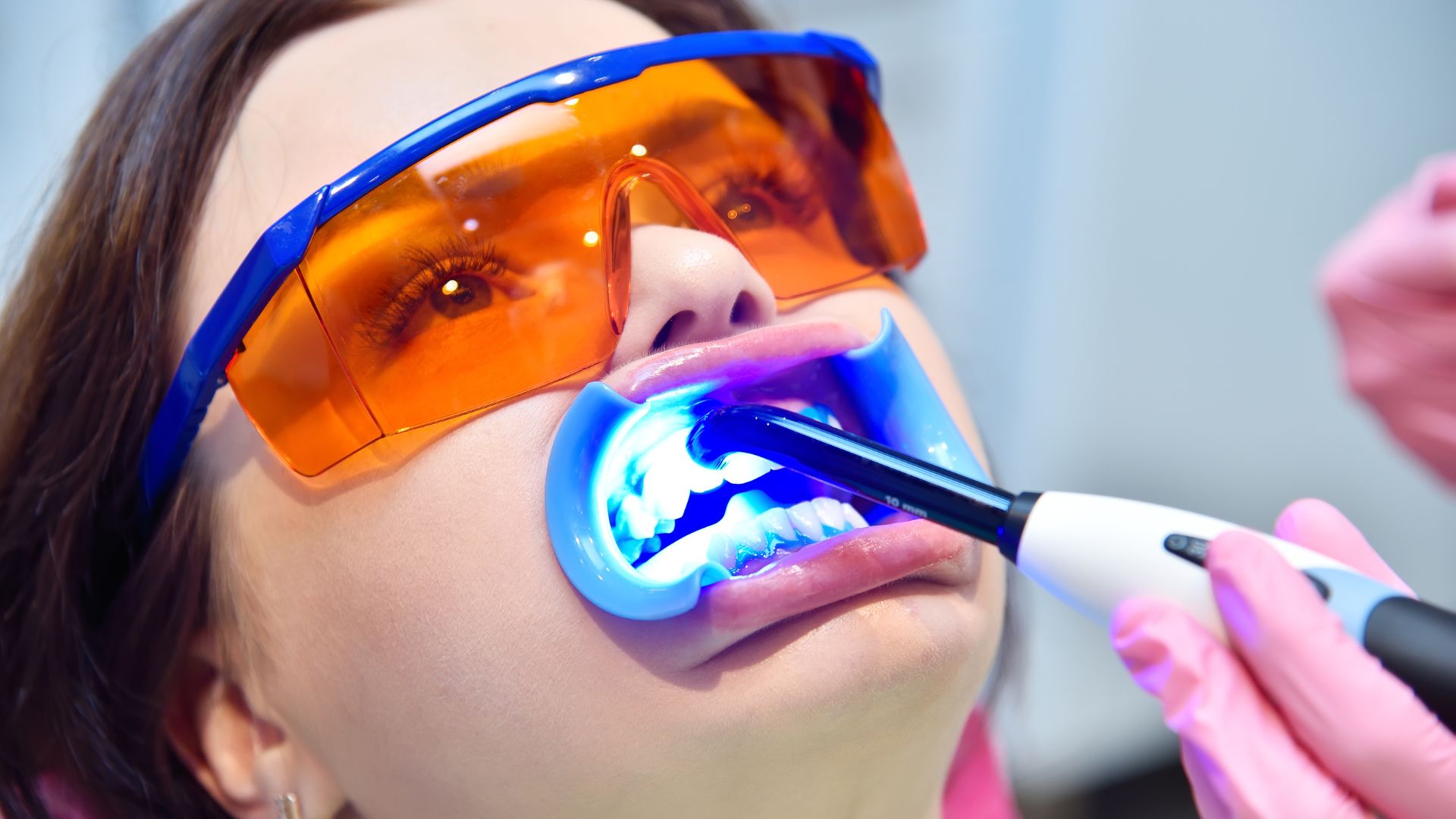 Không ê buốt, bảo vệ men răng_ Làm trắng nhẹ nhàng, không gây đau No sensitivity, protects tooth enamel_ Gentle whitening, painless