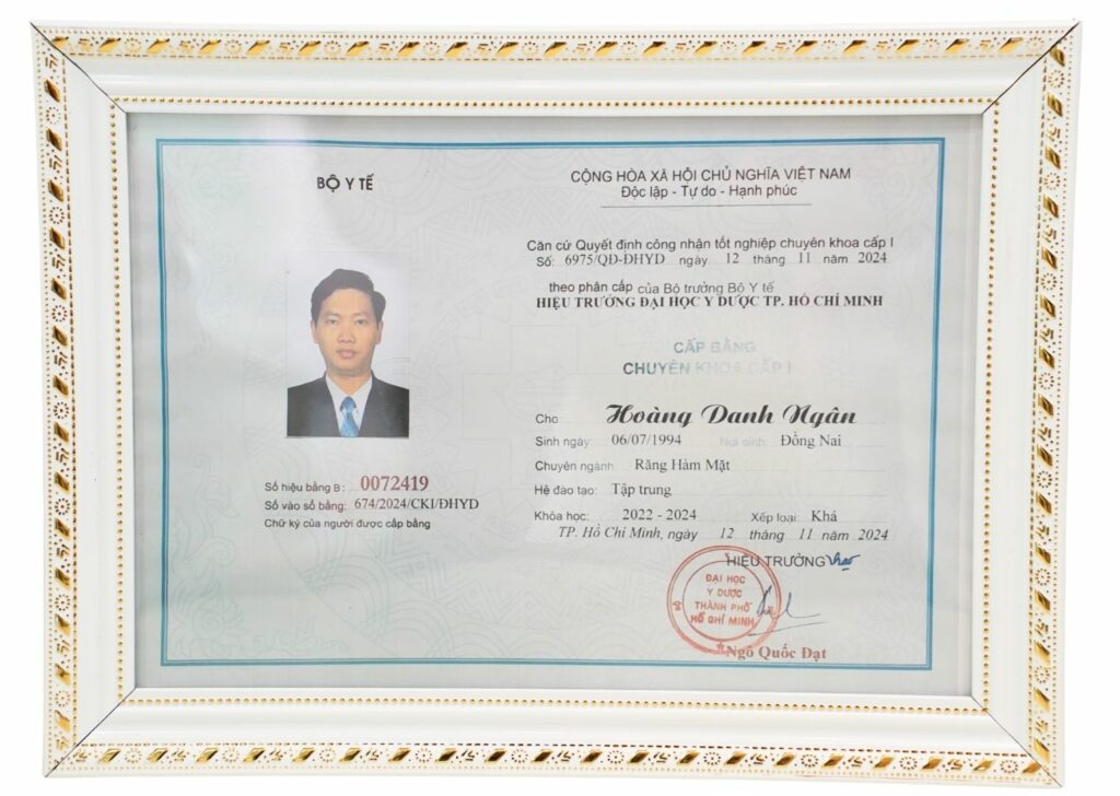 Hoàng Danh Ngân Chuyên ngành Răng Hàm Mặt Đại học y Dược Hoang Danh Ngan, Dentistry major, University of Medicine and Pharmacy