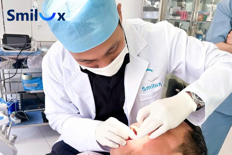 Khách hàng nên chọn trồng Implant do bác sĩ tay nghề cao và nhiều năm kinh nghiệm