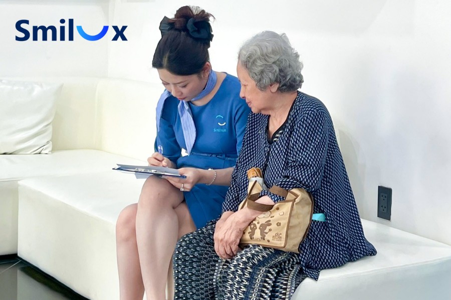 Khách hàng được cấp đầy đủ tem nhãn, thẻ và phiếu bảo hành Implant minh bạch