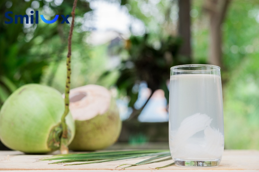 Trồng Implant uống nước dừa được không? Câu trả lời là ĐƯỢC Trồng Implant uống nước dừa được không? Câu trả lời là ĐƯỢC