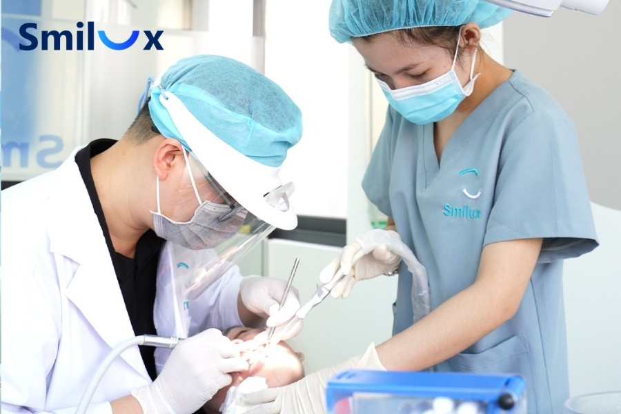 Khi răng sứ bị ố vàng hoặc xuống màu, thay răng sứ mới là giải pháp khắc phục hiệu quả nhất. Khi răng sứ bị ố vàng hoặc xuống màu, thay răng sứ mới là giải pháp khắc phục hiệu quả nhất.