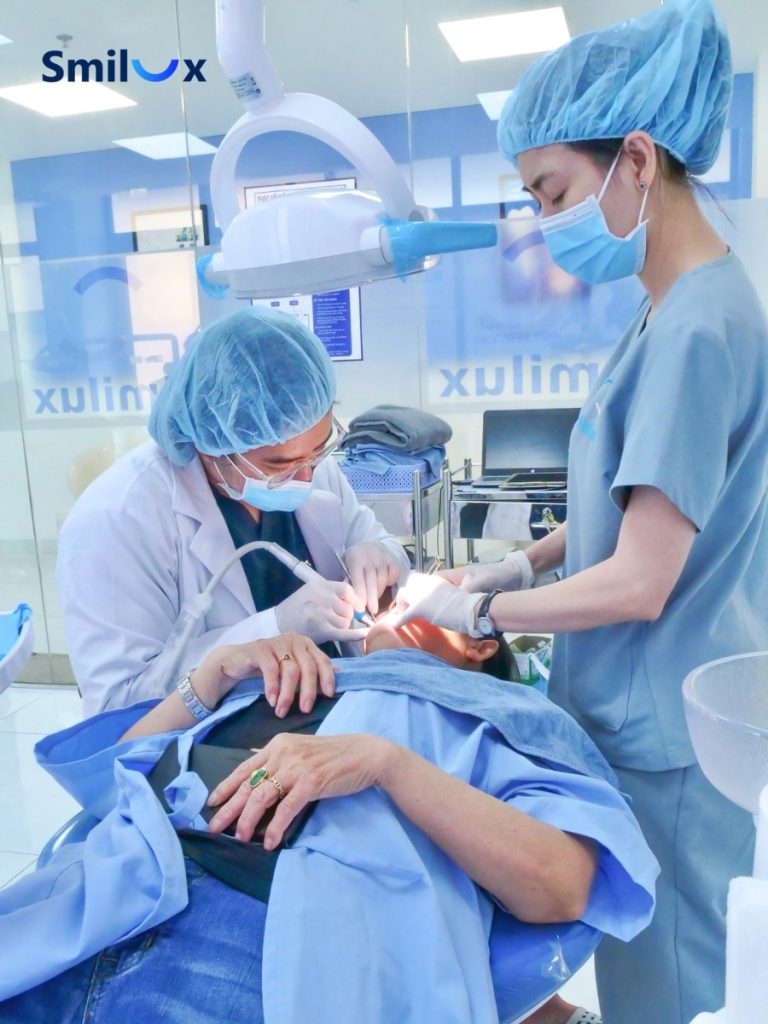 ai nên bọc răng sứ thẩm mỹ