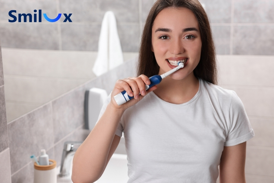 Chăm sóc sai cách có thể gây tụt nướu và làm răng sứ dễ bong rơi Chăm sóc sai cách có thể gây tụt nướu và làm răng sứ dễ bong rơi