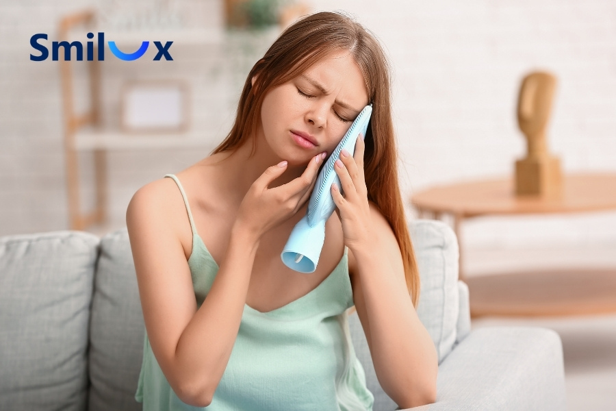 Chườm lạnh ngoài má 10–15 phút giúp giảm sưng và dễ chịu hơn Chườm lạnh ngoài má 10–15 phút giúp giảm sưng và dễ chịu hơn