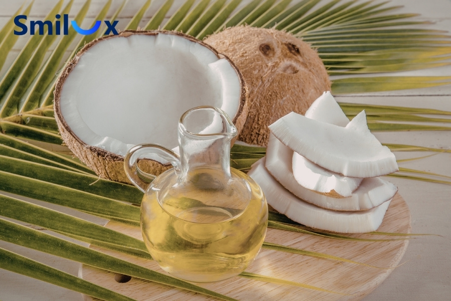Dầu dừa có thể giúp làm sạch mảng bám nhẹ Dầu dừa có thể giúp làm sạch mảng bám nhẹ