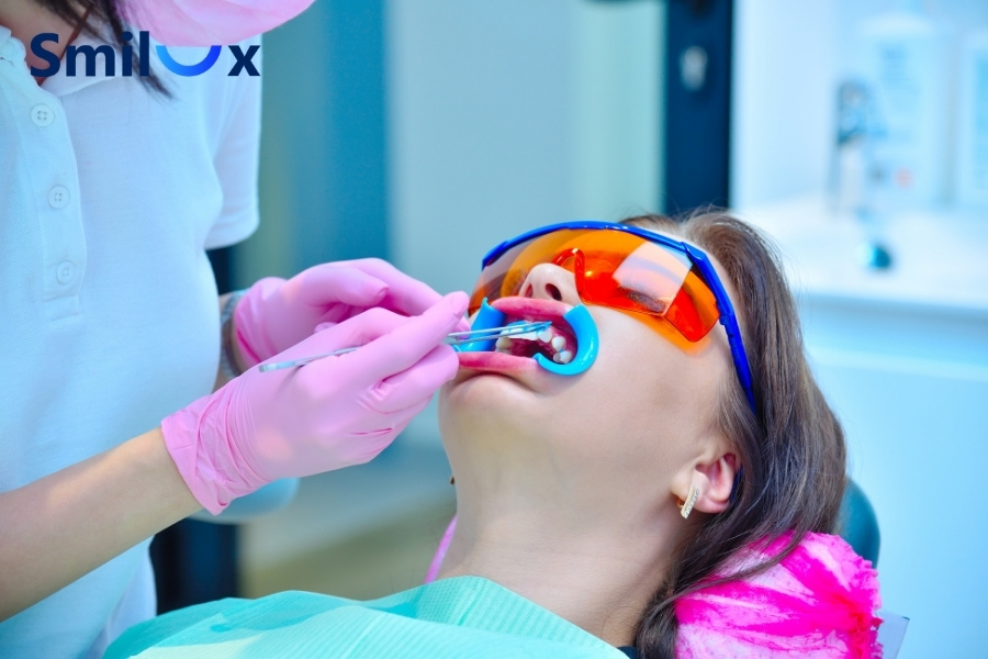 Tẩy trắng răng sai kỹ thuật có thể làm răng bị kích thích quá mức, gây đau nhức Tẩy trắng răng sai kỹ thuật có thể làm răng bị kích thích quá mức, gây đau nhức