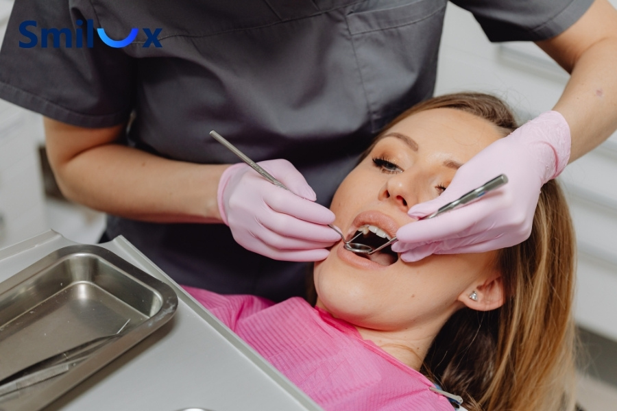 Răng không đều màu sau tẩy trắng cần được bác sĩ kiểm tra để xác định nguyên nhân và xử lý đúng cách. Răng không đều màu sau tẩy trắng cần được bác sĩ kiểm tra để xác định nguyên nhân và xử lý đúng cách.